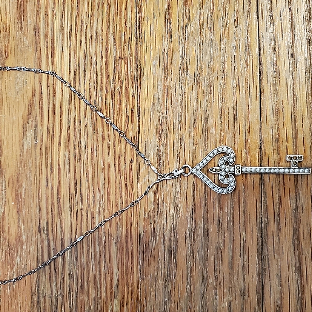 Key necklace embellished with pearls